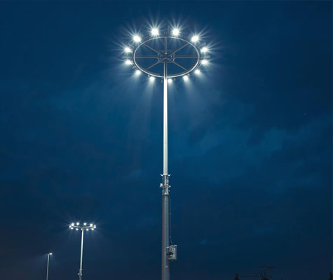 Electric winch mechanism lowering luminaire ring in motorised high mast pole